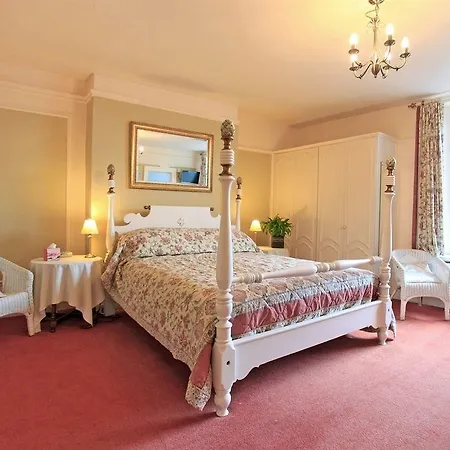 Friary Manor 3*