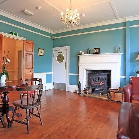 Friary Manor 3*
